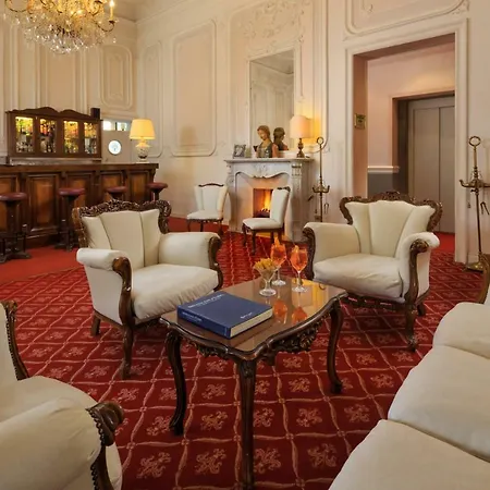 Carlotta Hotel