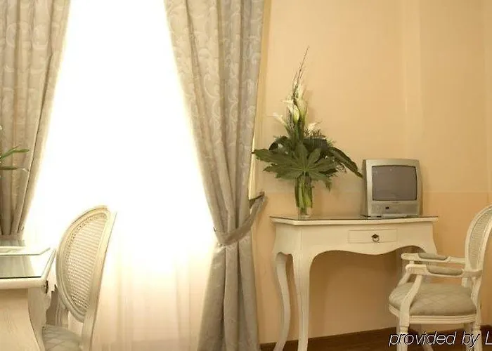 Carlotta Hotel
