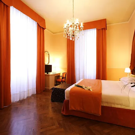 Carlotta 4*
